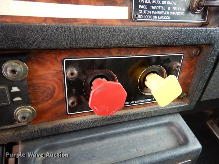 image for item IA9350 2001 Kenworth T800  semi truck