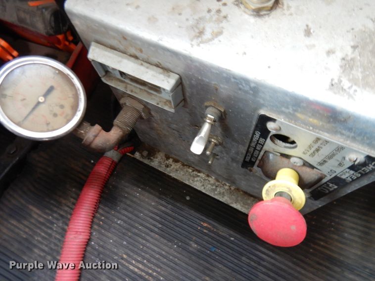 image for item IA9350 2001 Kenworth T800  semi truck