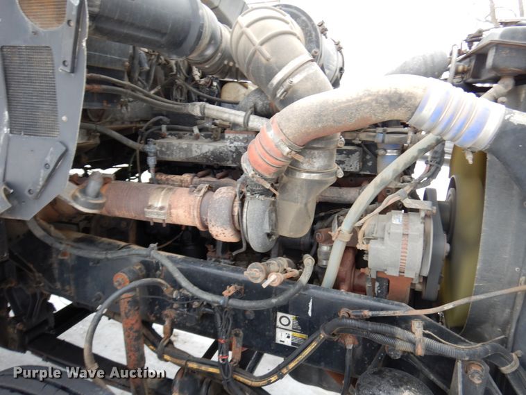 image for item IA9350 2001 Kenworth T800  semi truck