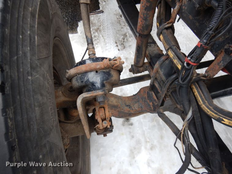 image for item IA9350 2001 Kenworth T800  semi truck