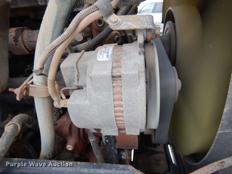 image for item IA9350 2001 Kenworth T800  semi truck