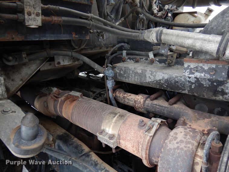 image for item IA9350 2001 Kenworth T800  semi truck