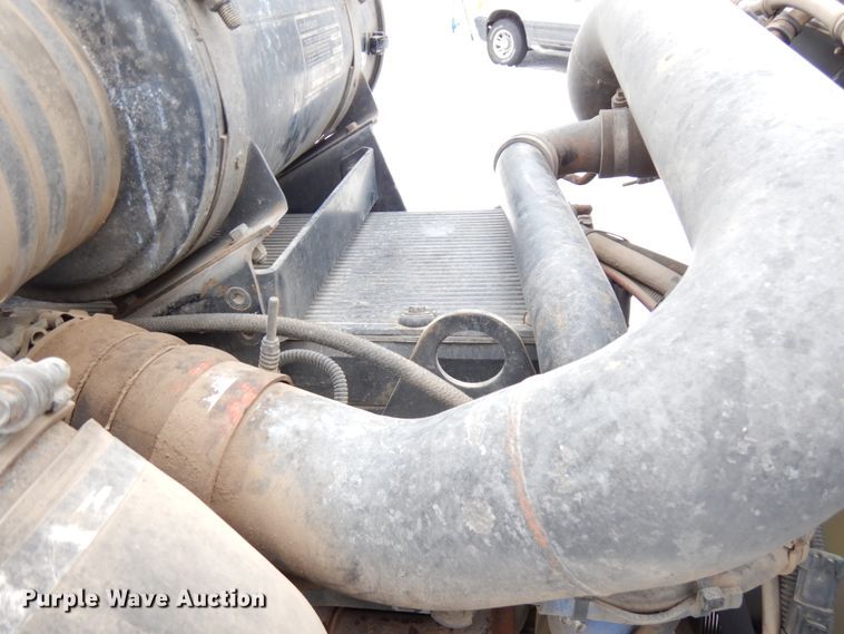 image for item IA9350 2001 Kenworth T800  semi truck