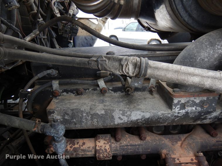 image for item IA9350 2001 Kenworth T800  semi truck