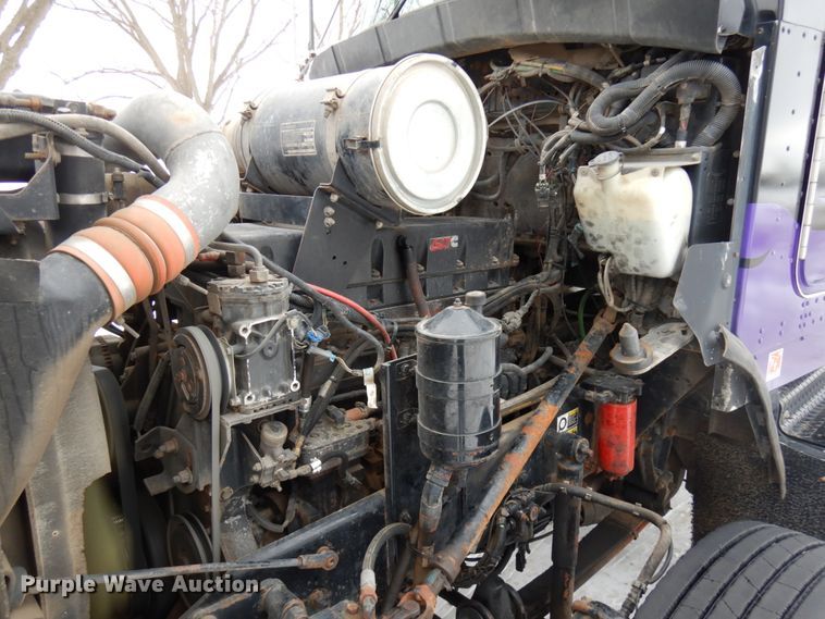 image for item IA9350 2001 Kenworth T800  semi truck