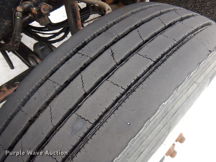 image for item IA9350 2001 Kenworth T800  semi truck