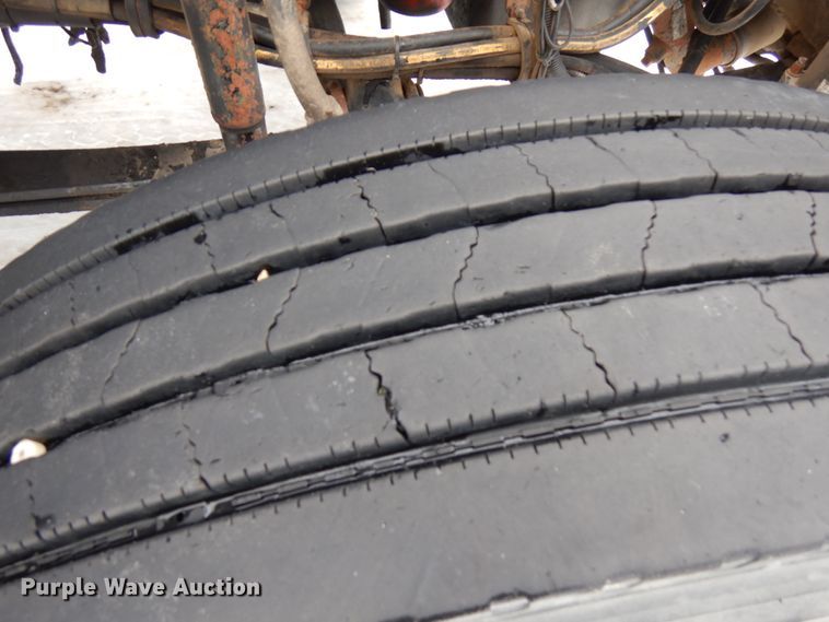 image for item IA9350 2001 Kenworth T800  semi truck