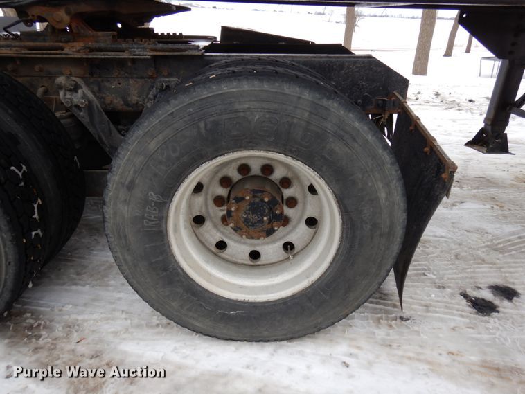 image for item IA9350 2001 Kenworth T800  semi truck