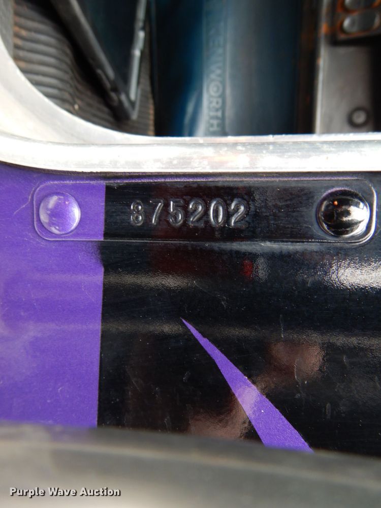 image for item IA9350 2001 Kenworth T800  semi truck