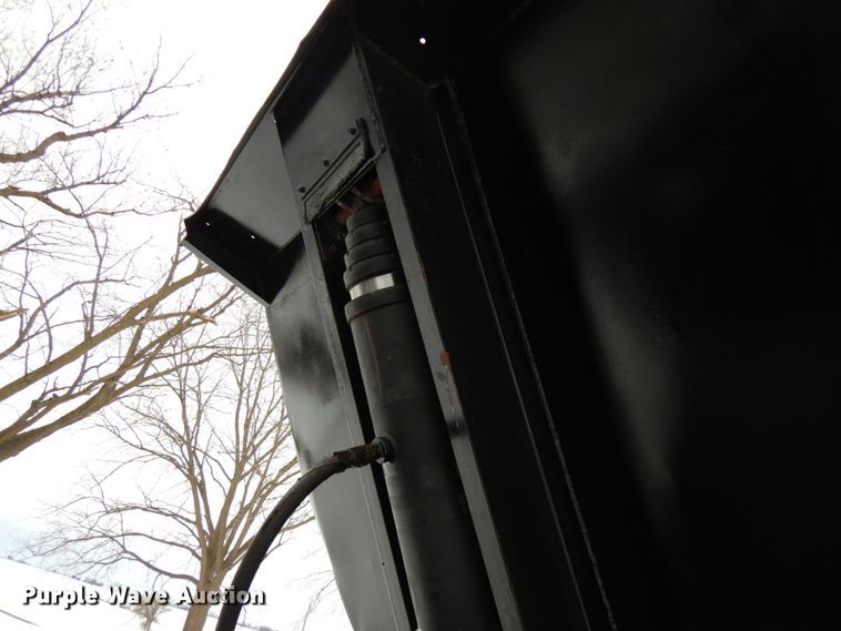 image for item IA9351 2009 MAC SE end dump trailer