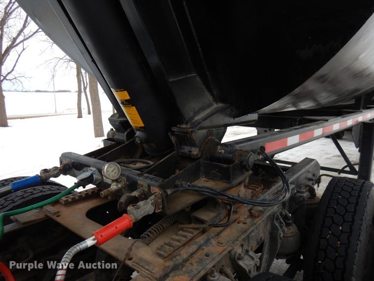 image for item IA9351 2009 MAC SE end dump trailer