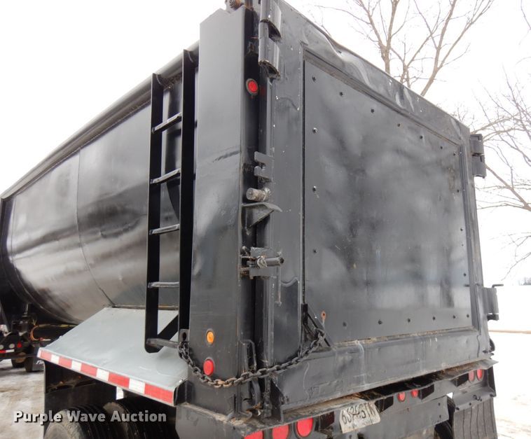 image for item IA9351 2009 MAC SE end dump trailer