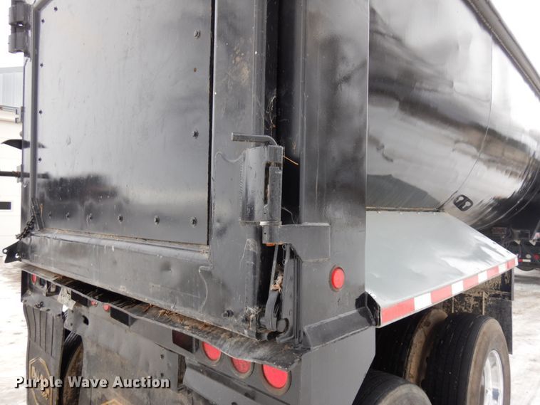 image for item IA9351 2009 MAC SE end dump trailer