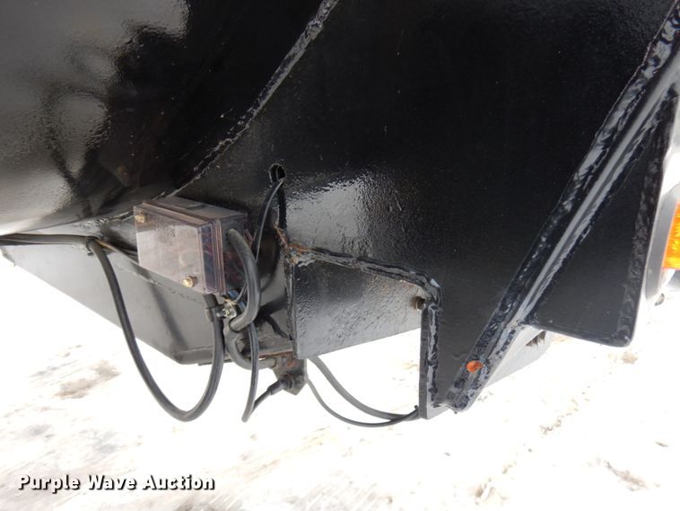 image for item IA9351 2009 MAC SE end dump trailer