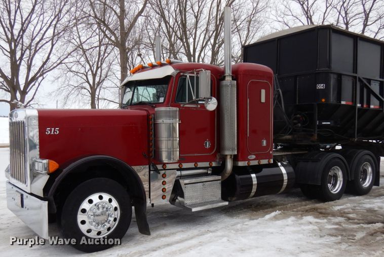 image for item IA9352 1999 Peterbilt 379  semi truck