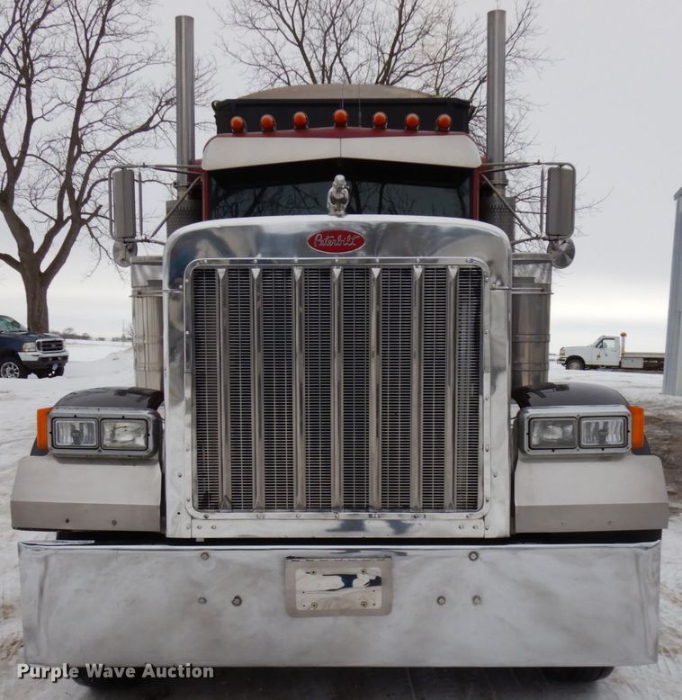 image for item IA9352 1999 Peterbilt 379  semi truck