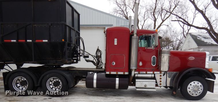 image for item IA9352 1999 Peterbilt 379  semi truck