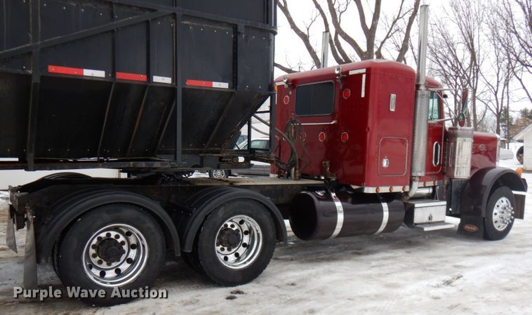 image for item IA9352 1999 Peterbilt 379  semi truck