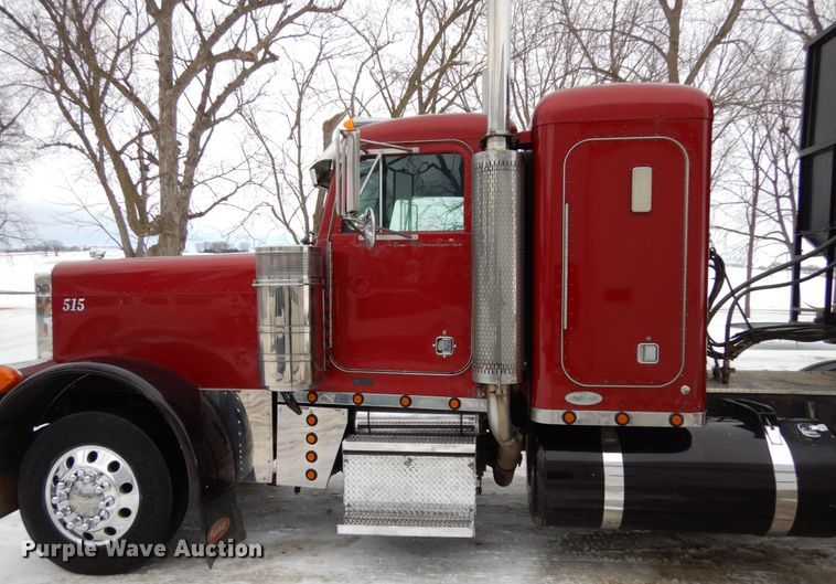 image for item IA9352 1999 Peterbilt 379  semi truck