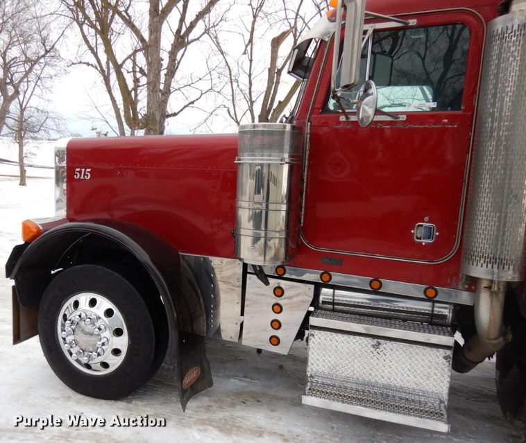image for item IA9352 1999 Peterbilt 379  semi truck