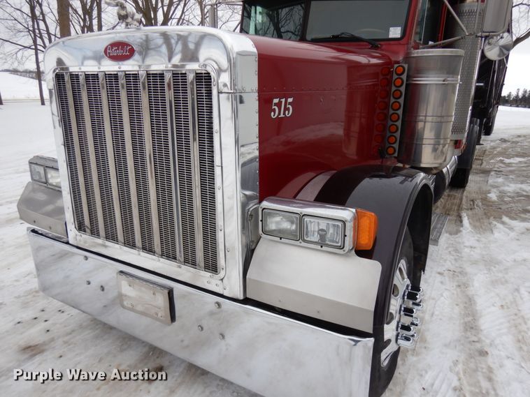 image for item IA9352 1999 Peterbilt 379  semi truck