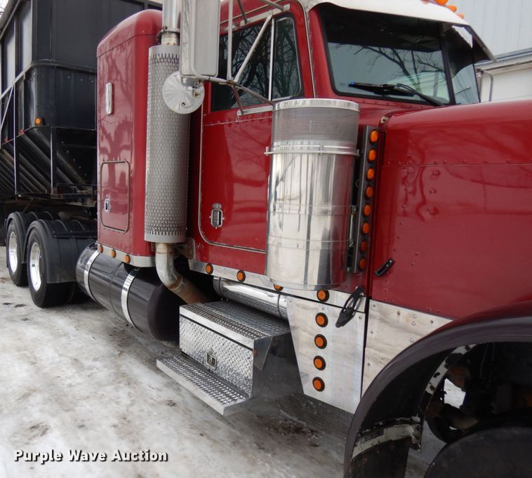 image for item IA9352 1999 Peterbilt 379  semi truck