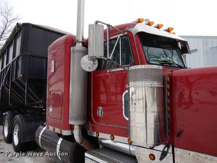 image for item IA9352 1999 Peterbilt 379  semi truck