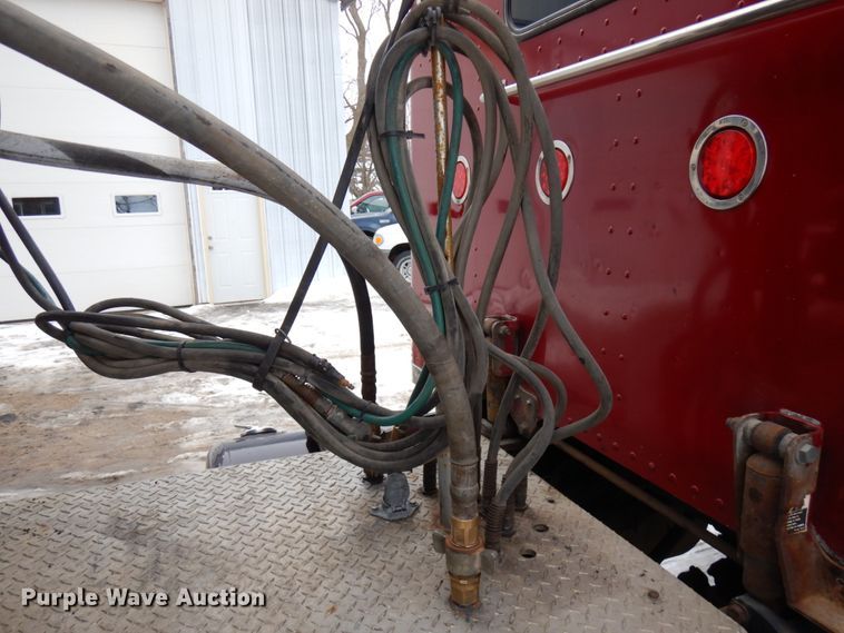 image for item IA9352 1999 Peterbilt 379  semi truck