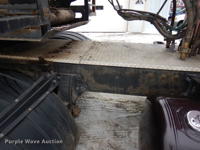 image for item IA9352 1999 Peterbilt 379  semi truck