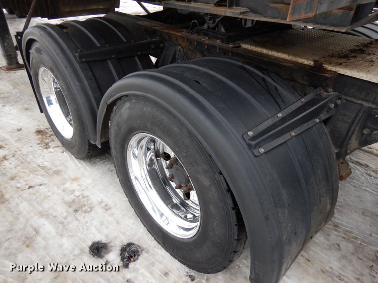 image for item IA9352 1999 Peterbilt 379  semi truck