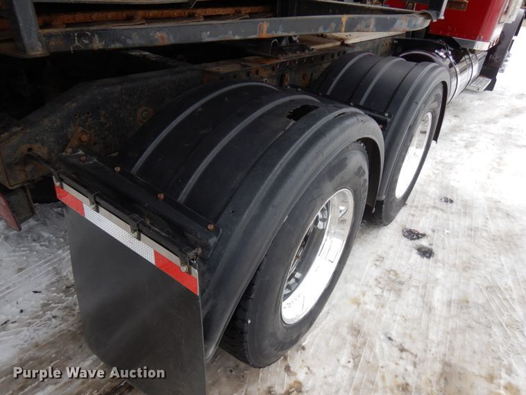 image for item IA9352 1999 Peterbilt 379  semi truck