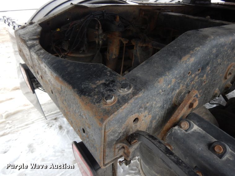 image for item IA9352 1999 Peterbilt 379  semi truck