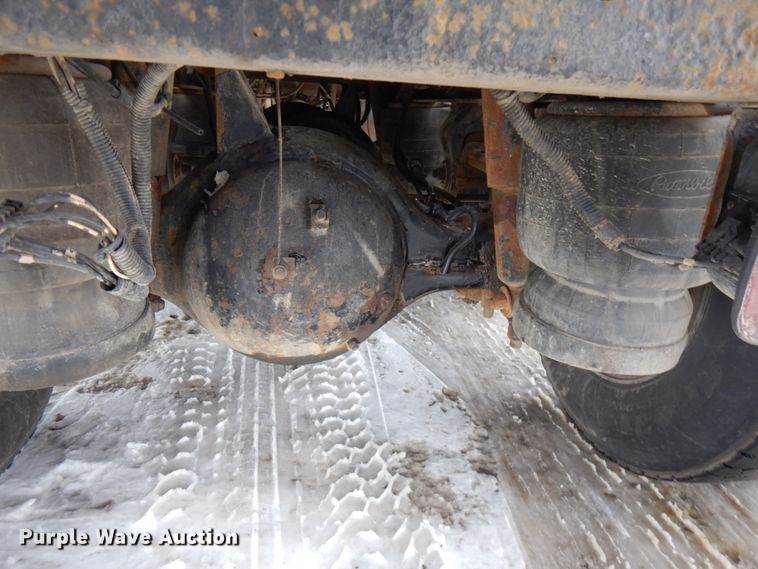 image for item IA9352 1999 Peterbilt 379  semi truck