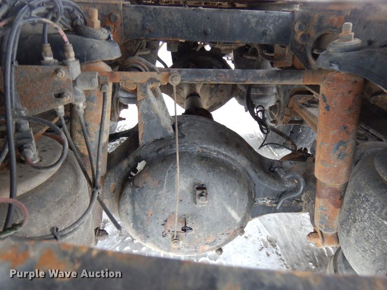 image for item IA9352 1999 Peterbilt 379  semi truck