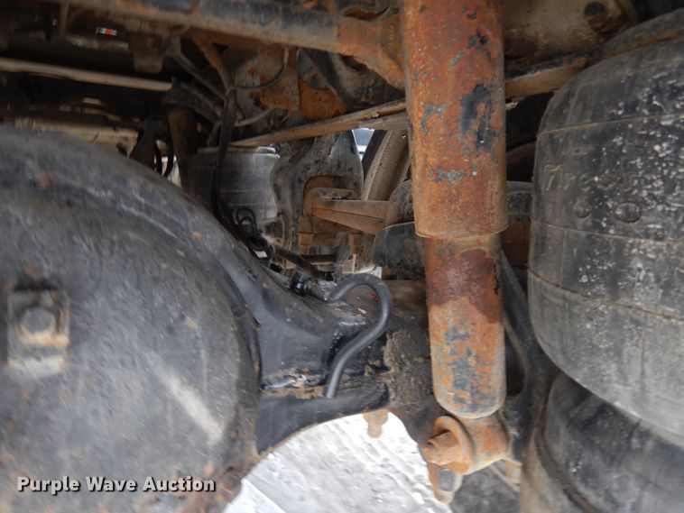 image for item IA9352 1999 Peterbilt 379  semi truck