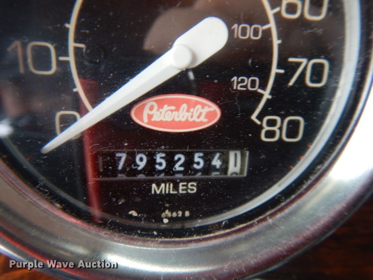 image for item IA9352 1999 Peterbilt 379  semi truck