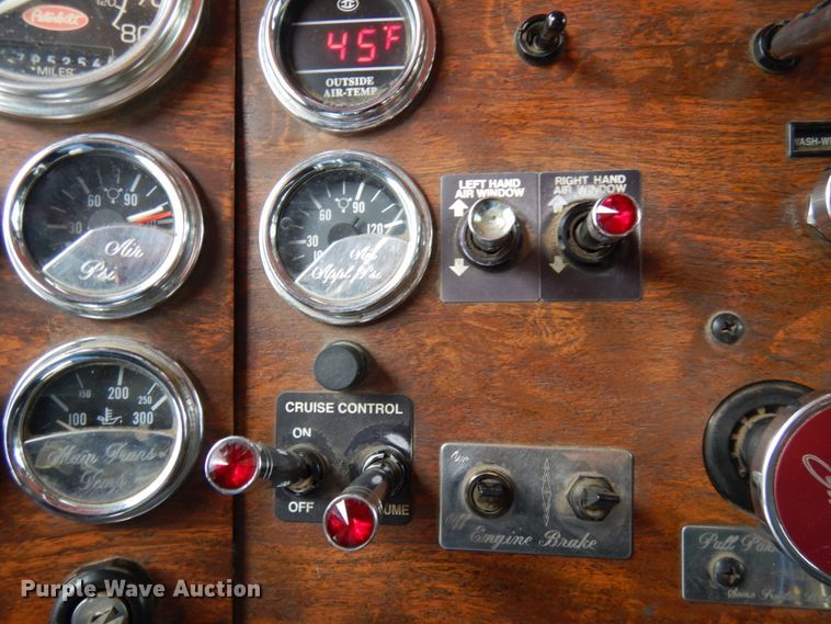 image for item IA9352 1999 Peterbilt 379  semi truck