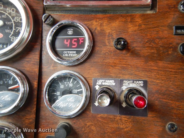 image for item IA9352 1999 Peterbilt 379  semi truck