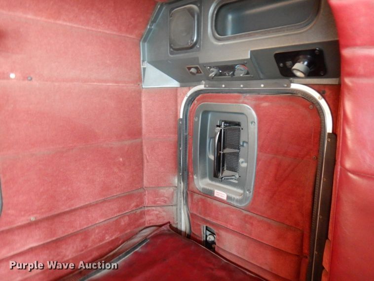 image for item IA9352 1999 Peterbilt 379  semi truck