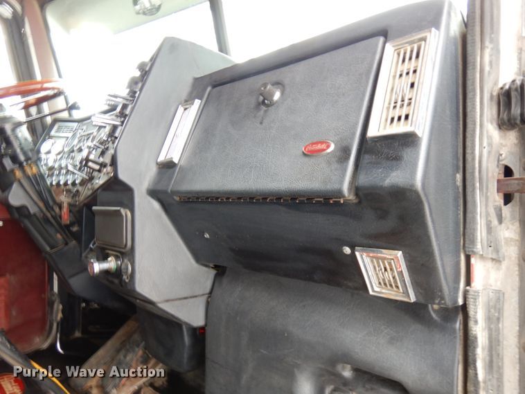 image for item IA9352 1999 Peterbilt 379  semi truck