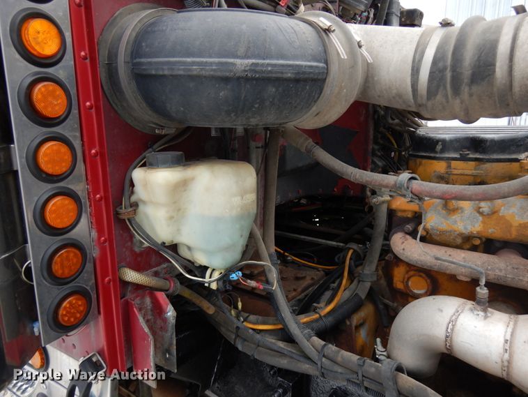 image for item IA9352 1999 Peterbilt 379  semi truck