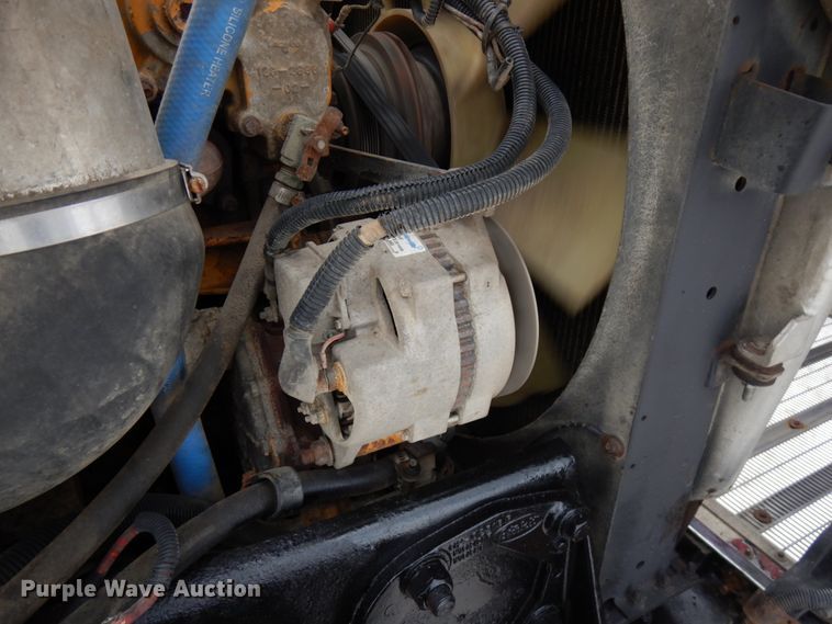 image for item IA9352 1999 Peterbilt 379  semi truck