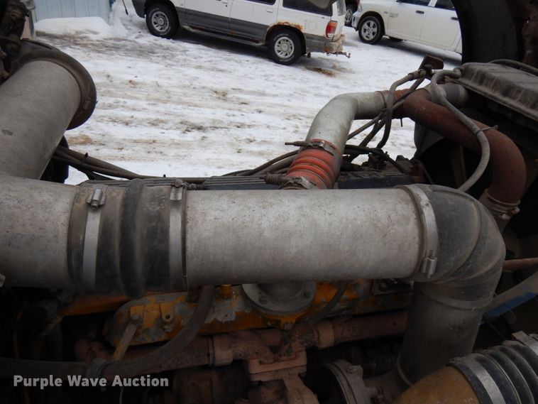 image for item IA9352 1999 Peterbilt 379  semi truck