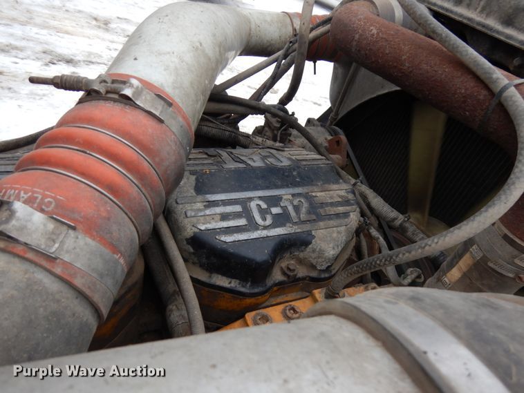 image for item IA9352 1999 Peterbilt 379  semi truck