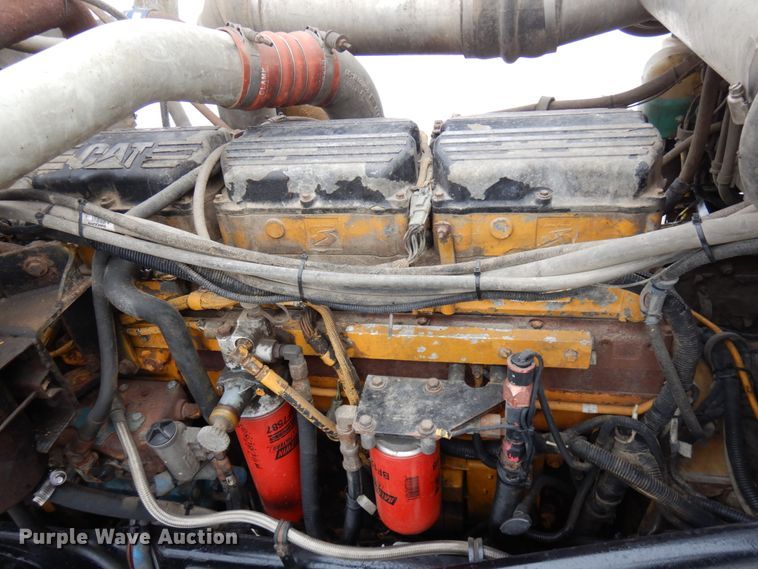 image for item IA9352 1999 Peterbilt 379  semi truck