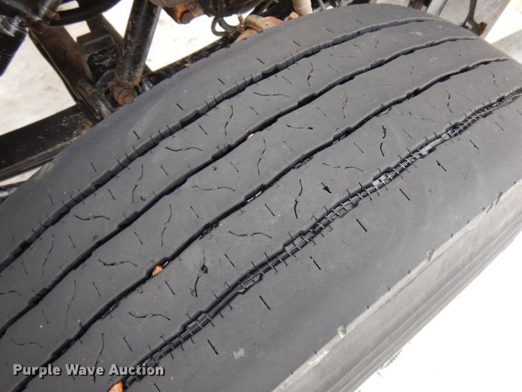 image for item IA9352 1999 Peterbilt 379  semi truck