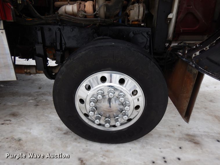 image for item IA9352 1999 Peterbilt 379  semi truck