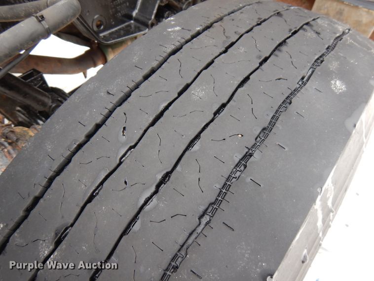 image for item IA9352 1999 Peterbilt 379  semi truck