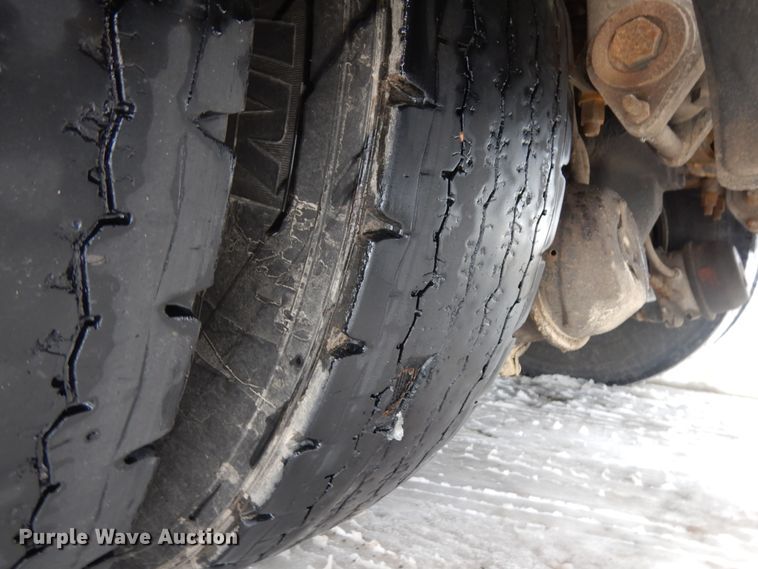 image for item IA9352 1999 Peterbilt 379  semi truck