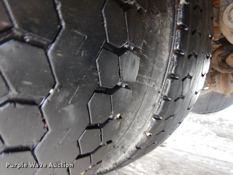 image for item IA9352 1999 Peterbilt 379  semi truck